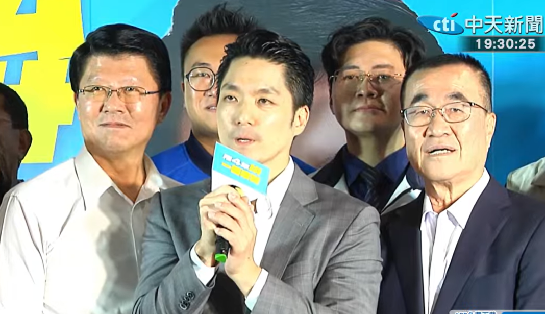 讚謝龍介敢講真話！蔣萬安贈文鎮寄語「...