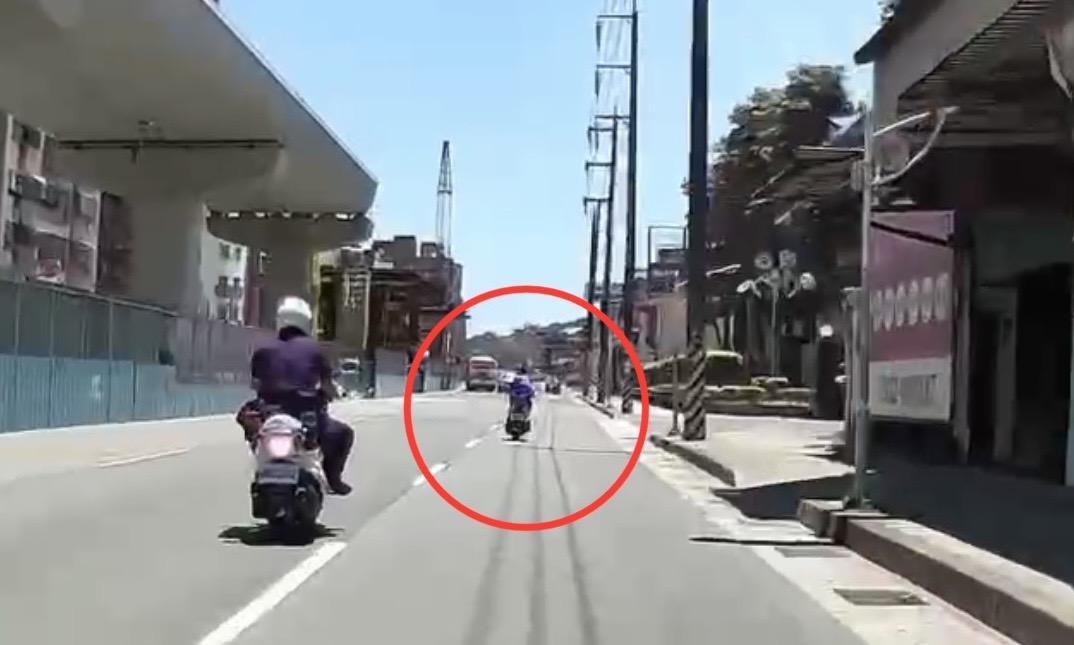 影/新北無照男拒檢狂飆沿途違規　警圍...