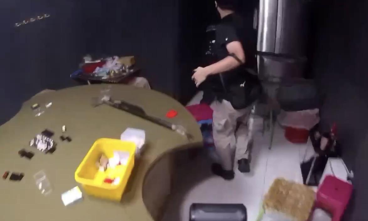 影/內湖民宅暗藏大型職業賭場　警逮3...