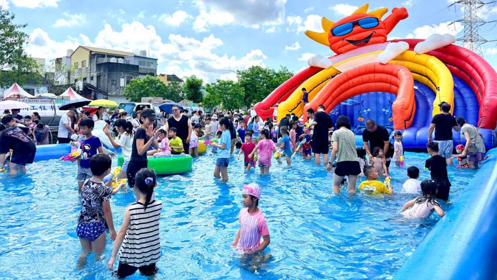 社頭鄉里樂公園夏日玩水派對　大型氣墊...