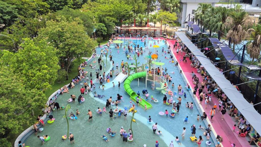臺北親水節開幕湧6千人　漂漂河、4層...