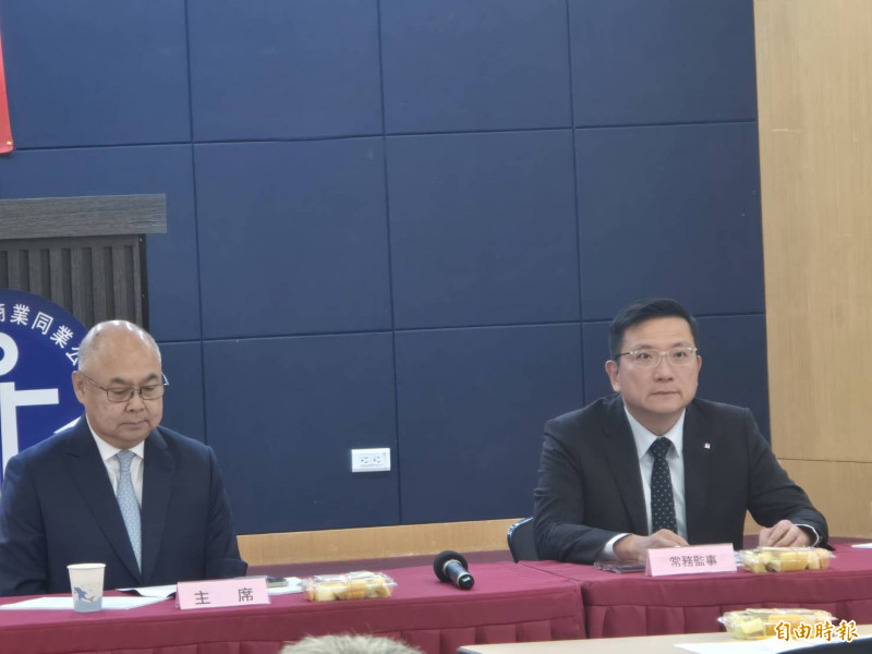 貨櫃三雄卡7艘船在荷姆海峽 船聯會懇...
