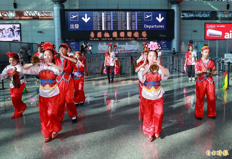 金門中正國小鼓吹隊赴歐演出 桃機快閃...