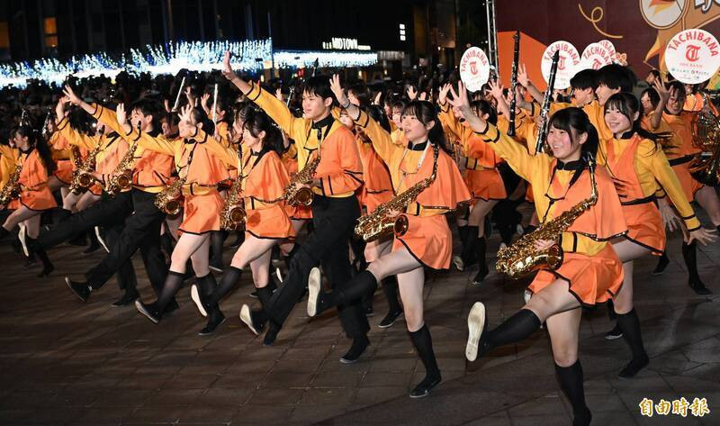 橘色惡魔遇雨可喊停！東京佼成暴雨登台...