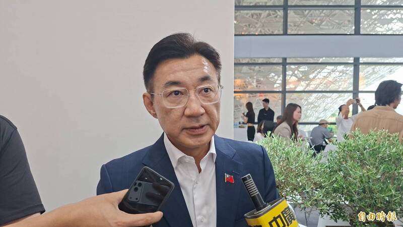 台中「雙十」優惠公車再升級 江啟臣提市民搭公車全程免費 搭配減碳存摺