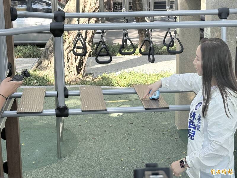 士林天壽公園木棧板間距過寬？ 公園處：依國家安全規範辦理