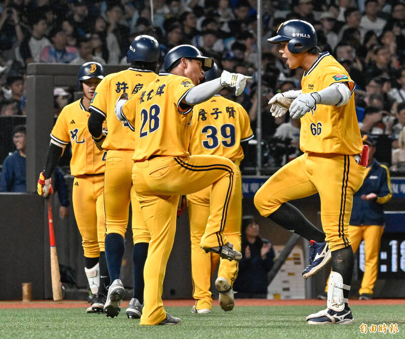 中職》9局灌8分大局 中信兄弟10比1擊敗富邦悍將、中斷8連敗