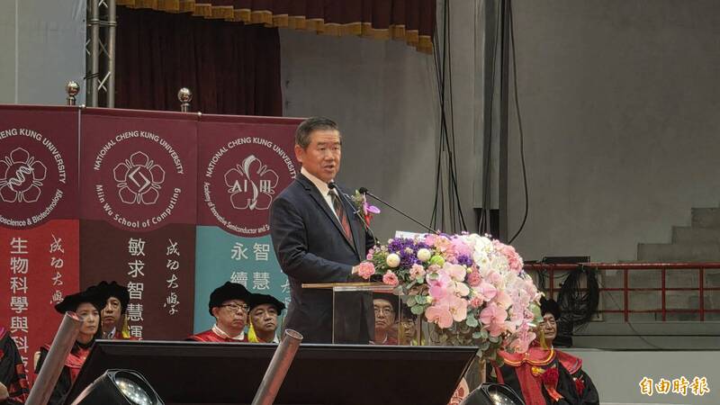 AI時代誰最危險？佳世達董座陳其宏成大畢典直言：不願改變的人