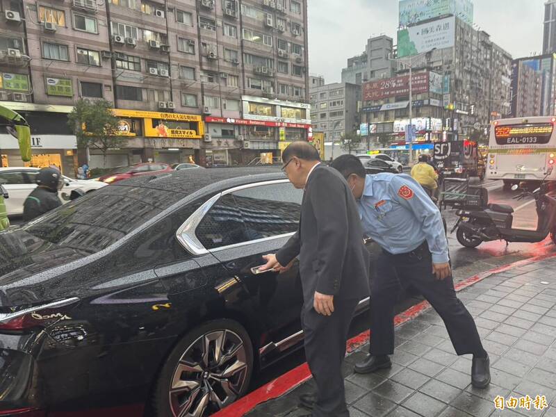 中信銀搶案前警政署長也現身 這原因讓他親到場慰問