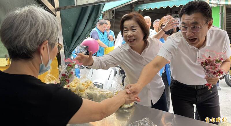 江啟臣台中發康乃馨 拋「育兒5支柱」...