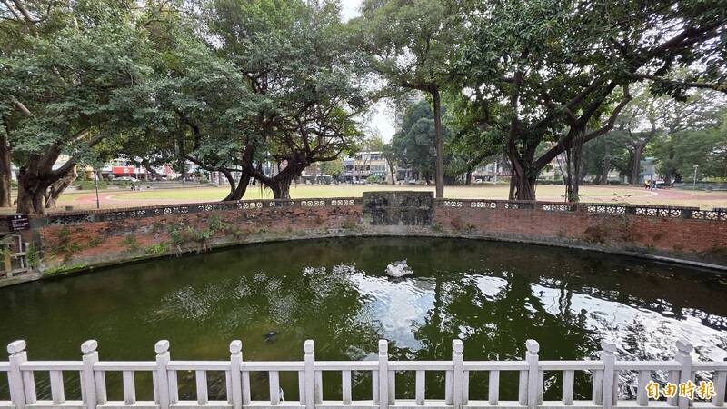泮池清淤、泥巴變墨條 360年台南孔廟古蹟不只讀歷史