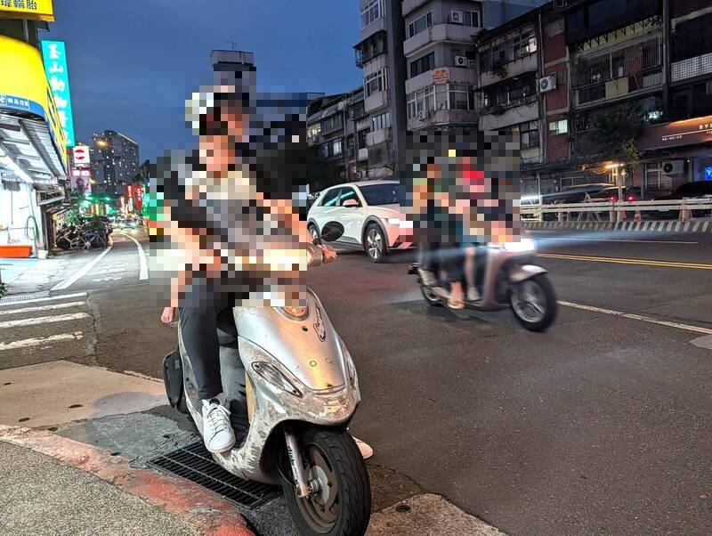 機車後座兒童危機2-2》交通部要訂安...