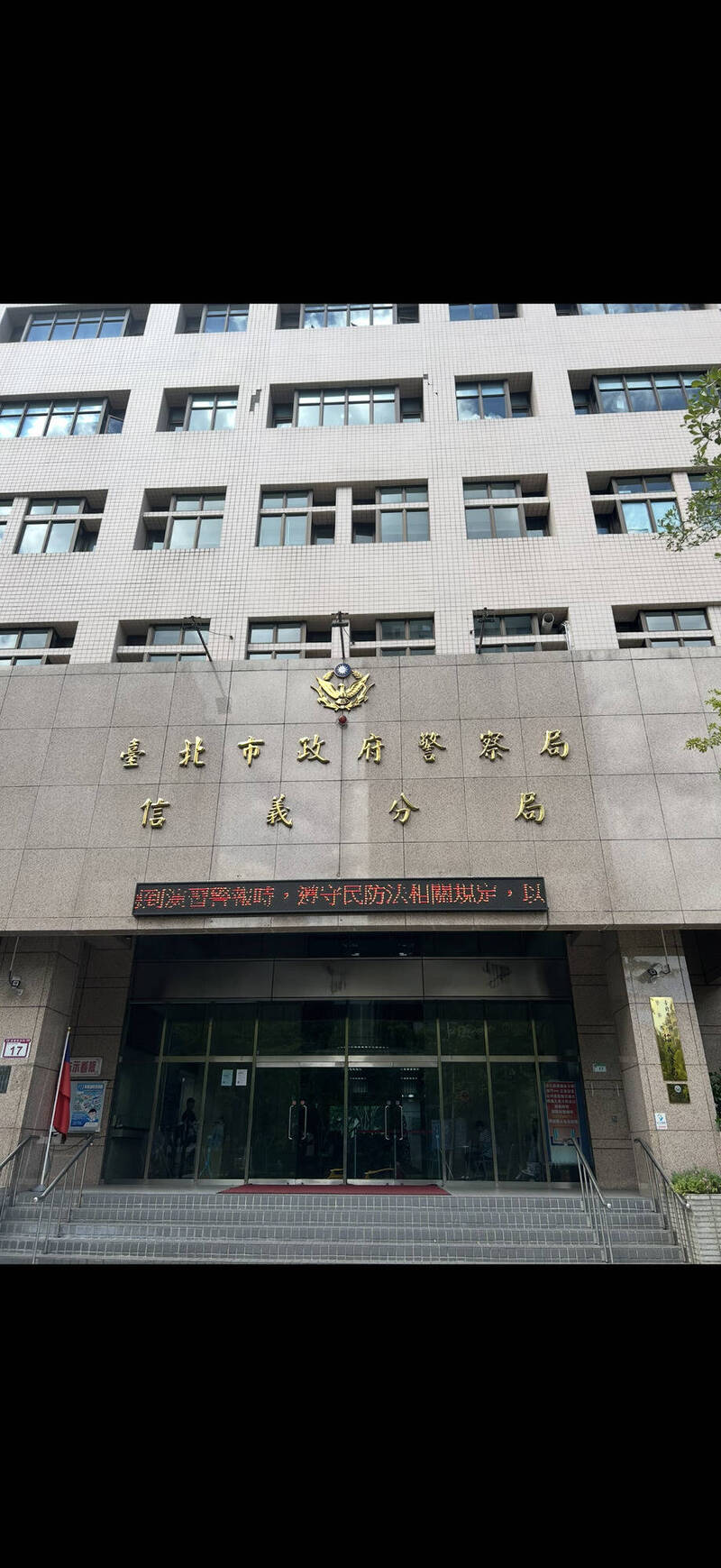 網傳國父紀念館停車場疑狠父踢兒畫面 北市警方介入調查