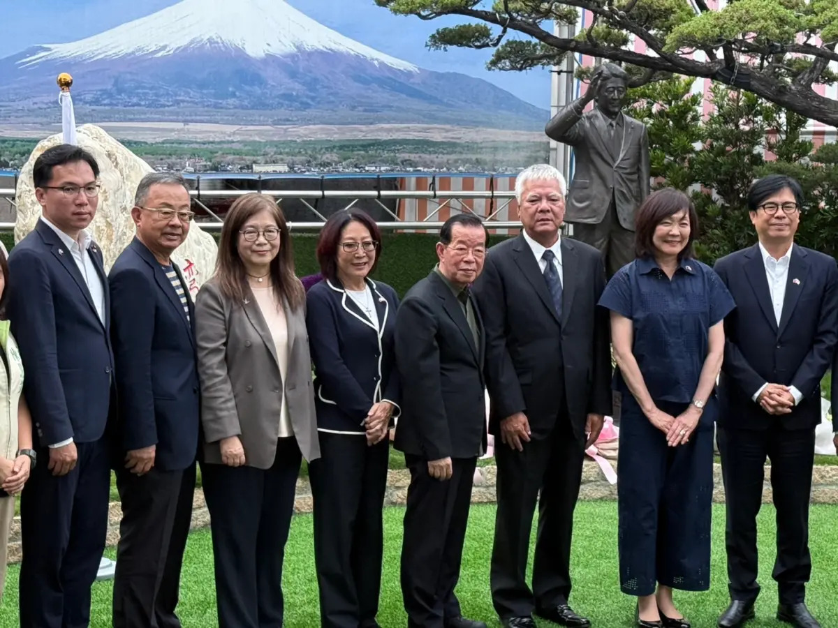 林智鴻偕安倍夫人造訪紅毛港保安堂