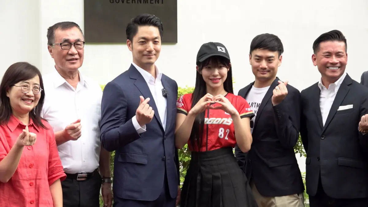 殷瑋C位合影李多慧！她揶揄：皇上都會...