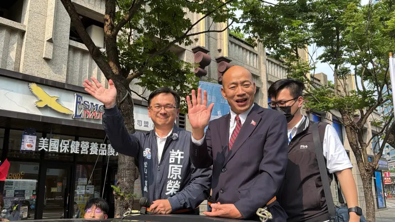 韓國瑜為許原榮車掃！韓粉當場尖叫：不...
