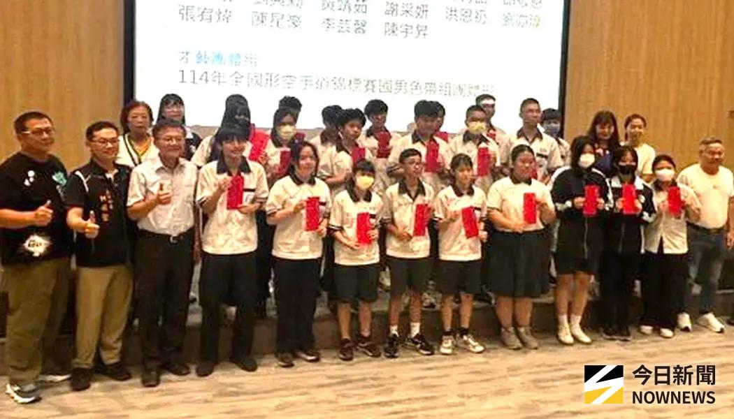 台電大林發電廠辦小港區優秀學生獎學金...
