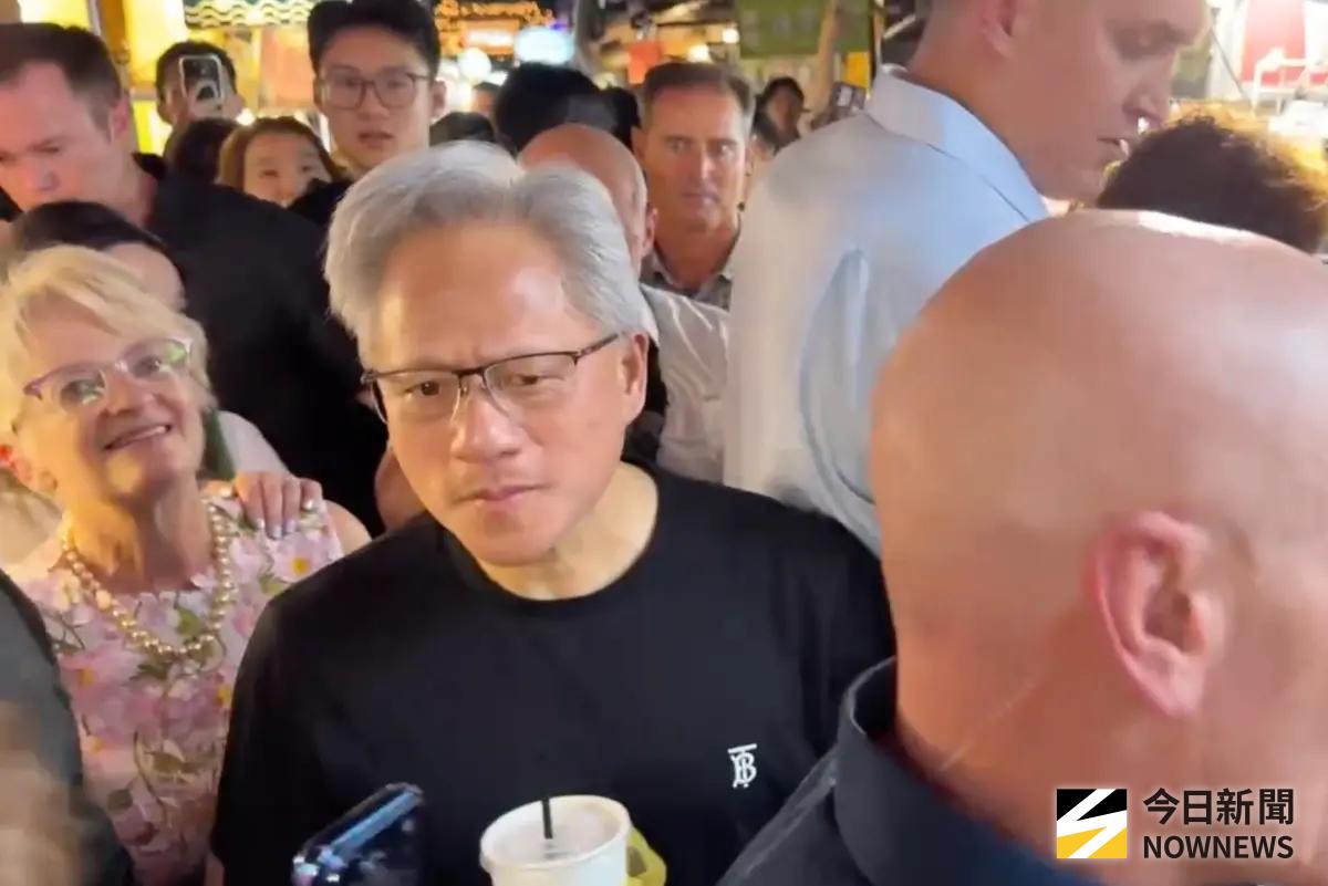 黃仁勳晚間拜訪完張忠謀　「閃現」饒河夜市