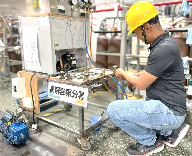 勞動部高屏澎東分署辦職訓課程助學員獲證照