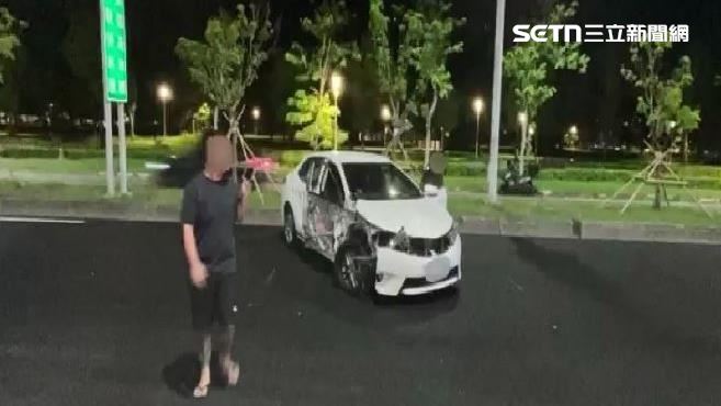 高雄男酒駕撞工程車！記者採訪遭同車乘...