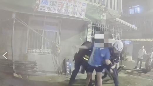 不滿土地歸屬問題！土城婦女持刀揮砍攤...