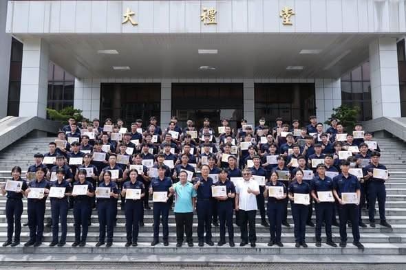 考試太難「無差別加分」？家長控警專黑...