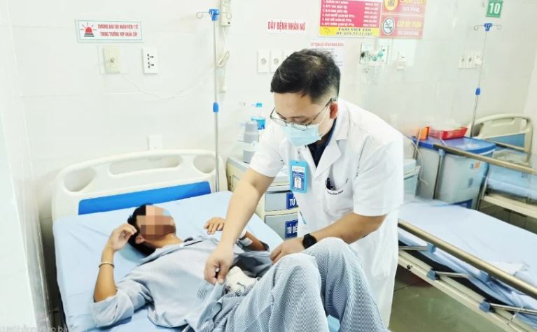 炸裂！38歲男「馬桶噴頭」塞肛門卡死...