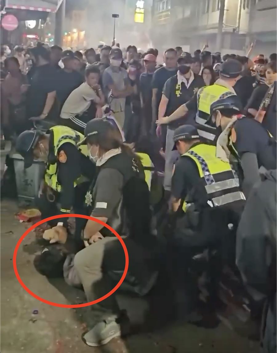快訊／抵鎮瀾宮前又爆衝突！酒空男見媽祖鑾轎猛推擠　遭警過肩摔壓制