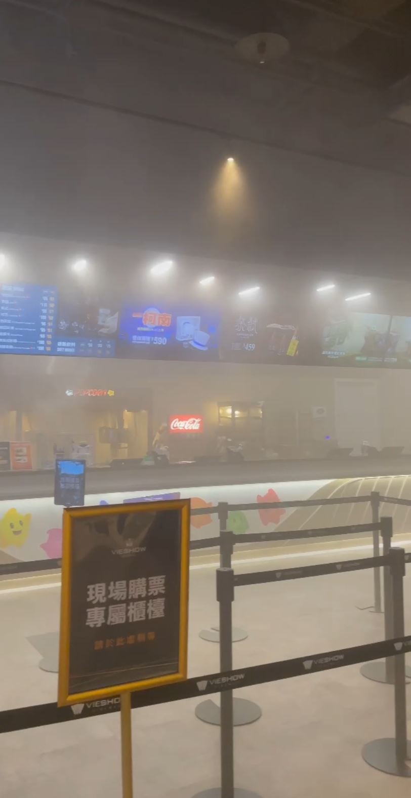 南港LaLaport冒白煙！「電影看一半被趕」急疏散620人　威秀退票方式曝