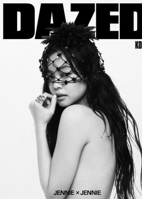 Jennie拍雜誌尺度大開！上半身只靠香奈兒包遮點　辣照狂吸237萬讚