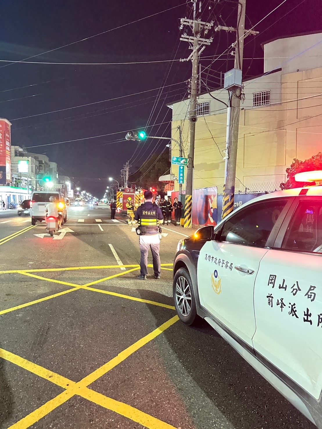 快訊／岡山空軍官校旁傳爆炸聲！電桿猛噴火花　「松鼠屍塊」掉滿地
