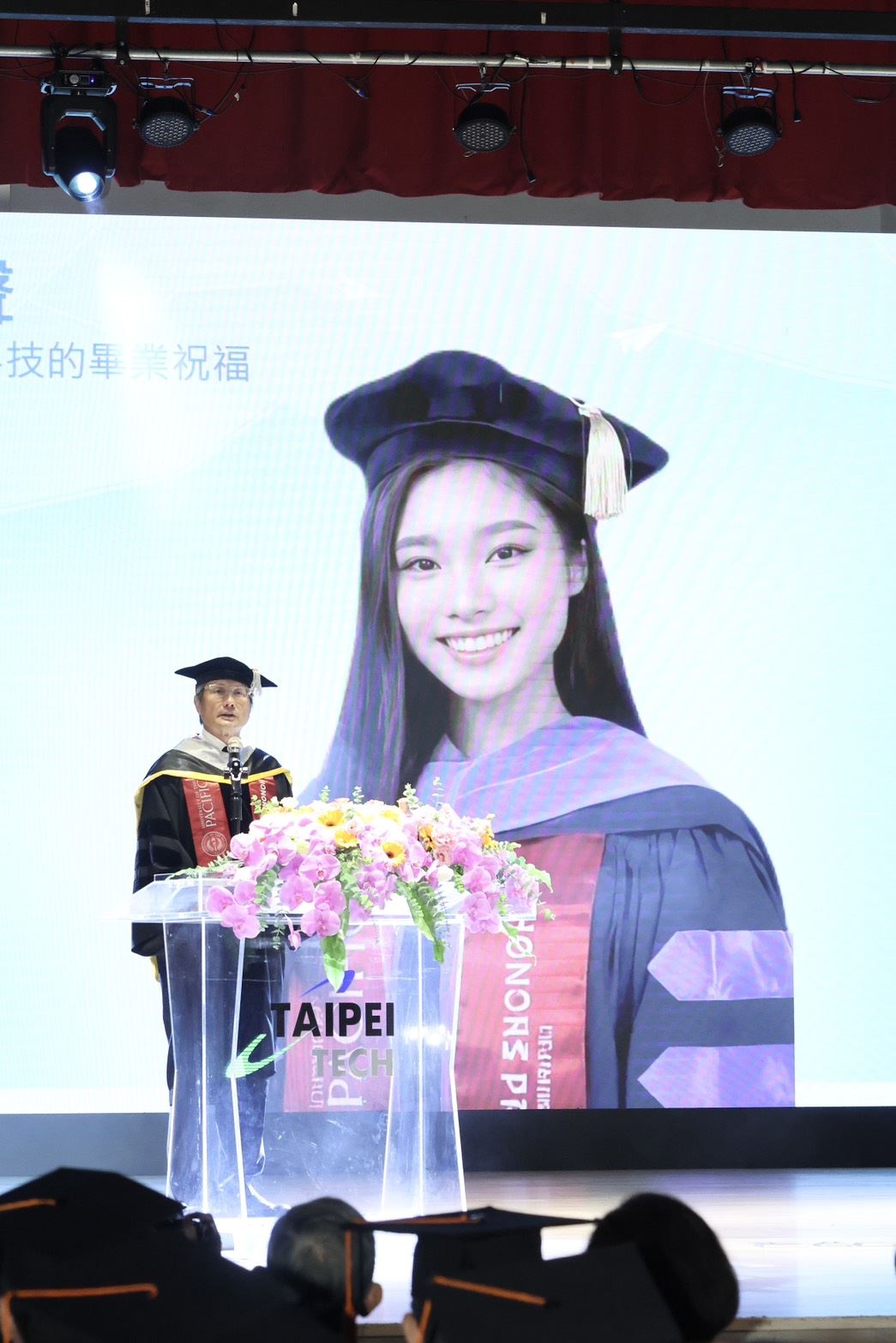 包小柏「AI愛女」現身畢典！22歲罹...