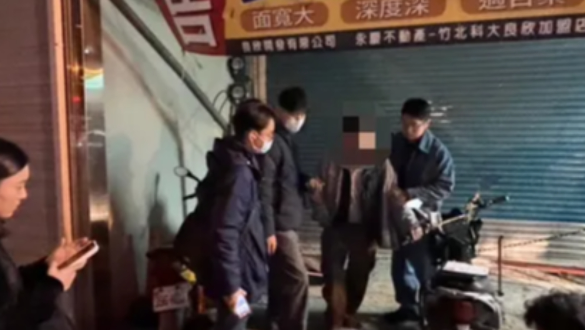 車手也高齡化！77歲翁「拄拐杖」現身取款　警埋伏逮人送辦