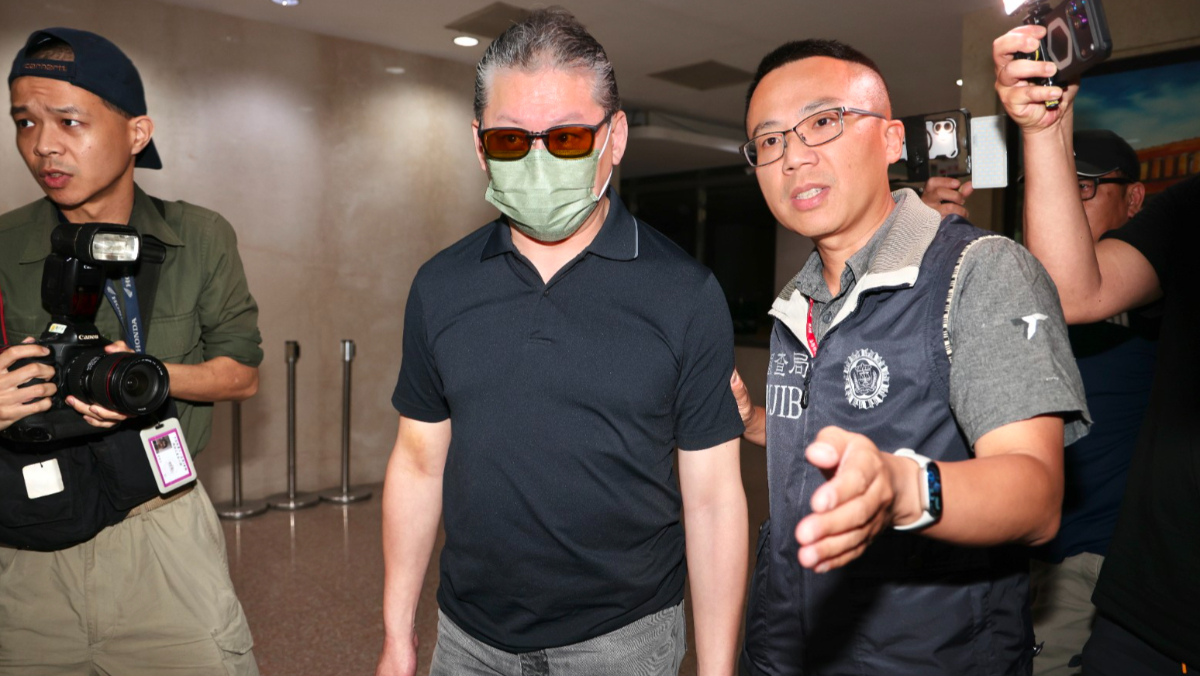 宏泰人壽疑為養地左手賣右手涉非常規交易　林鴻南列被告凌晨送複訊