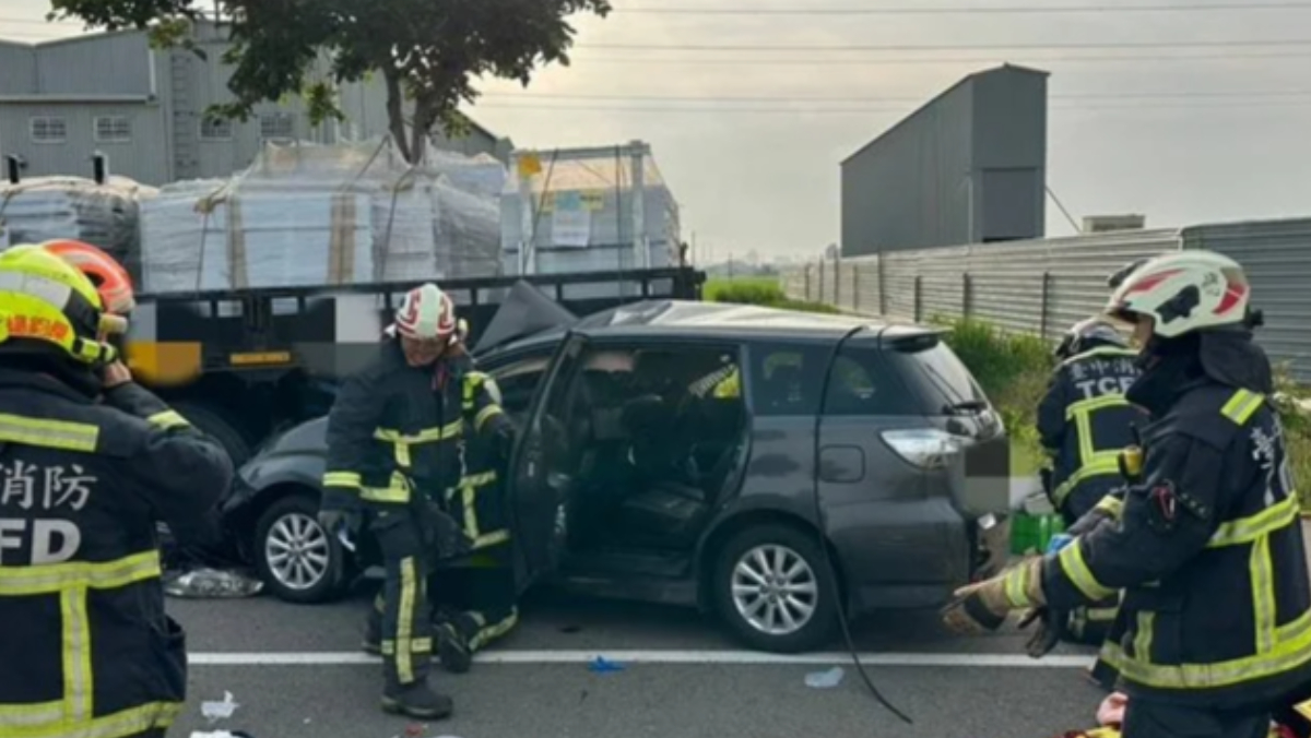 台中轎車追撞貨車「棄車肇逃」　駕駛丟包乘客「1死1重傷」