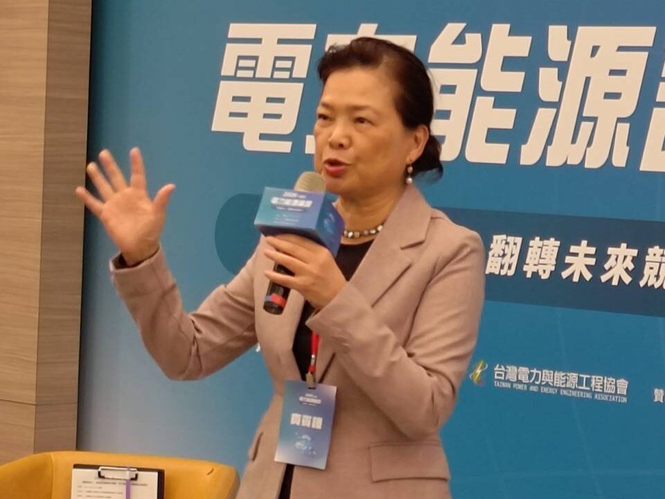 經部、國營事業LOGO改造 前經長王...