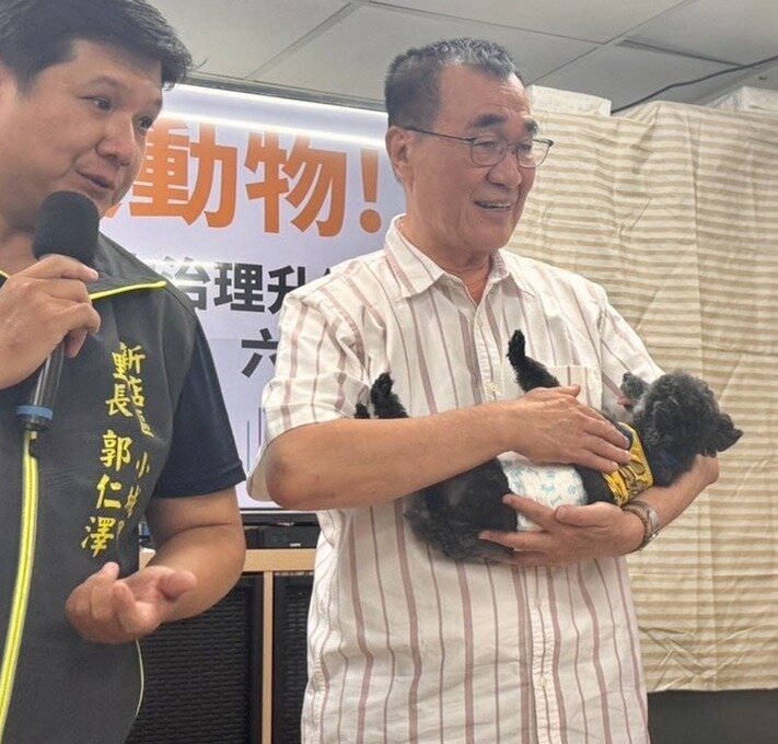 照顧毛孩 李四川提市立動物醫院等6政見