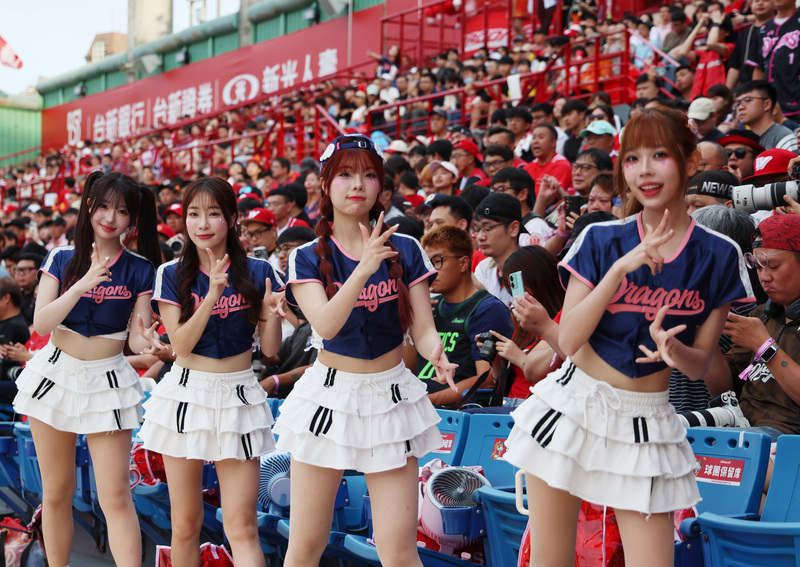 味全龍女孩主題日　小龍女場邊應援 (...