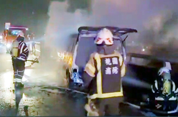 台66線驚傳火燒車！駕駛及時逃生無礙
