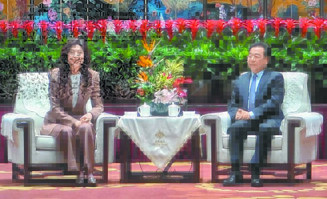 鄭麗文會信長星 談台商提青年創意