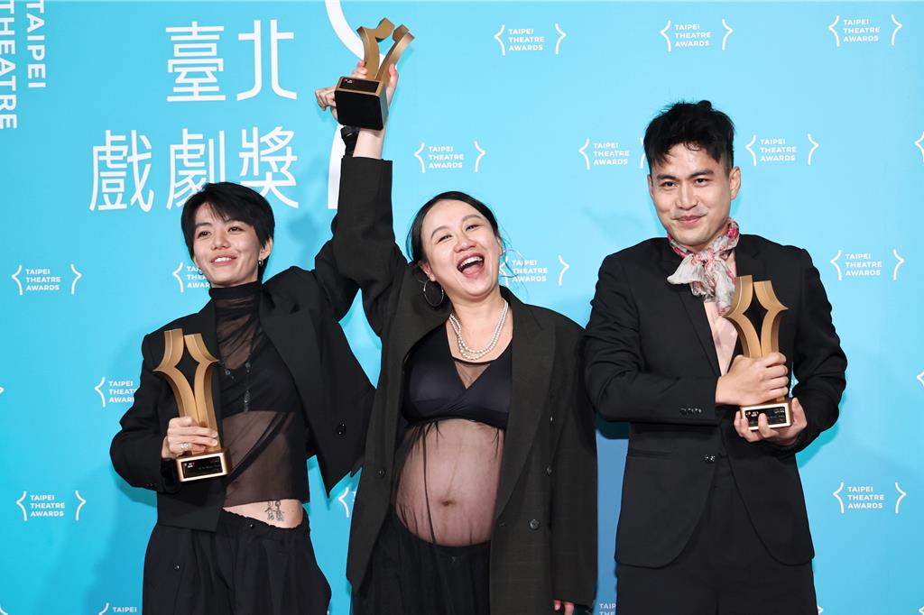 導演洪千涵「借弟弟精子懷孕」！挺8個...