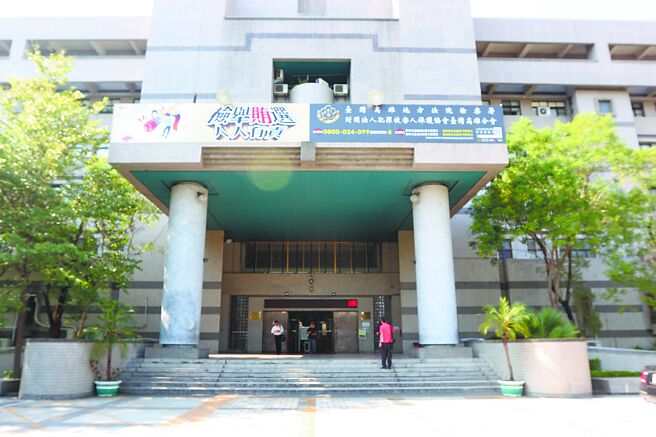 高雄 2少年當車手 家長連帶賠60萬