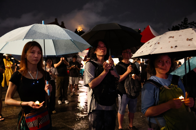 民眾冒雨響應六四37週年紀念晚會 (...