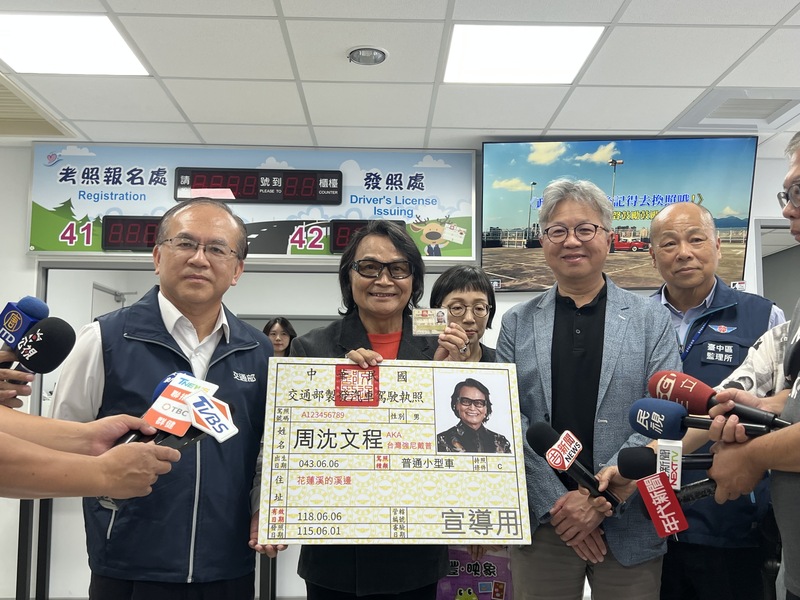高齡換照新制上路　沈文程台中市監理站...