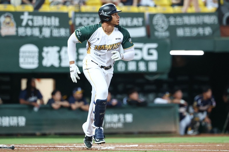 魔鷹單場雙響砲　助雄鷹擊敗兄弟 (圖)