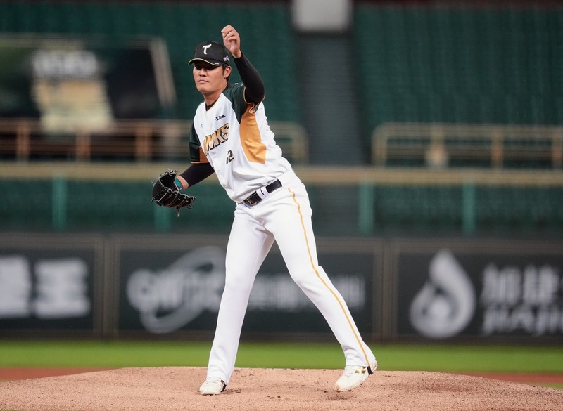 王維中優質先發　率雄鷹勝兄弟 (圖)