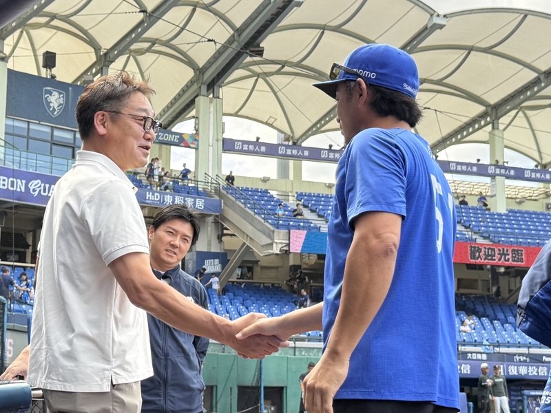 中嶋聰訪新莊球場　後藤光尊致意 (圖)