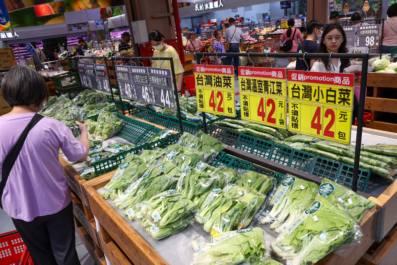 颱風逼近　民眾赴賣場採買（1） (圖...