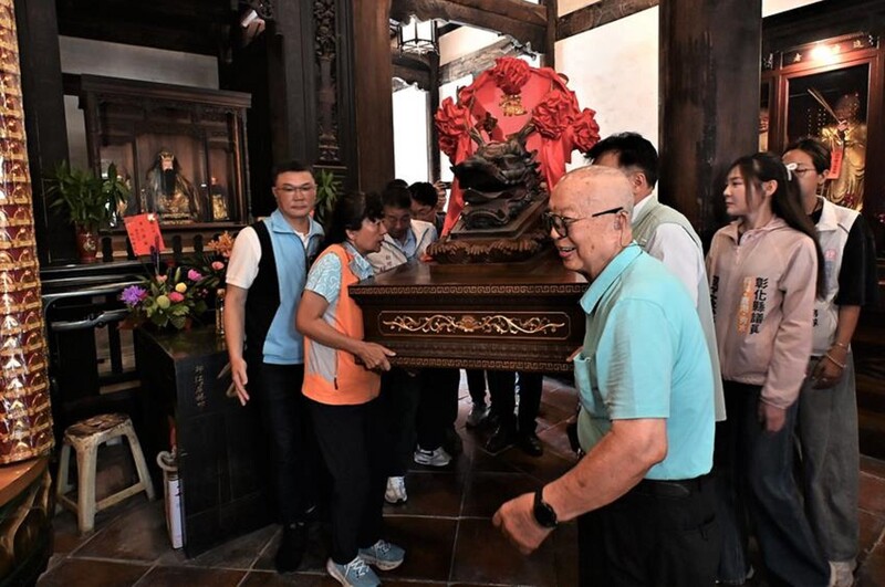 鹿港慶端陽開跑　迎龍王出殿 (圖)