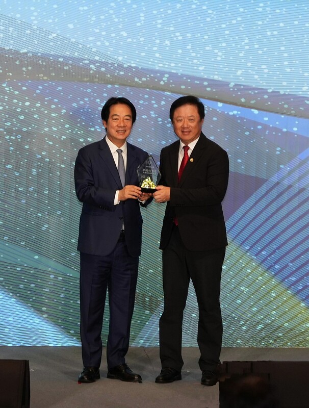 中華電信獲卓越投資獎 (圖)